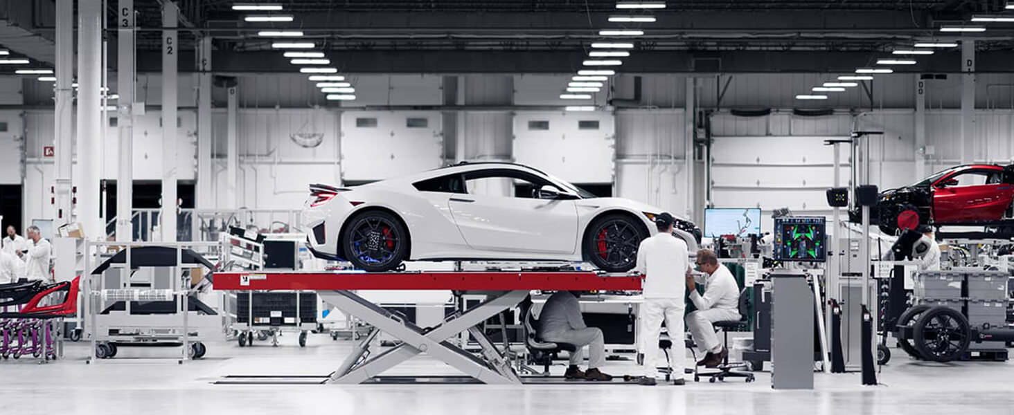 Interior of Acura Performance Manufacturing Centre.   / Intérieur du Performance Manufacturing Centre.